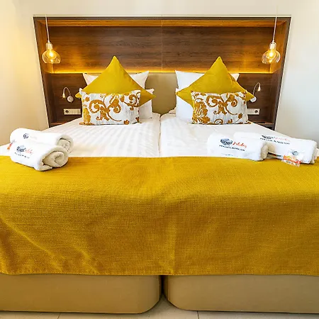 Paradise Residencial Aparthotel 4*