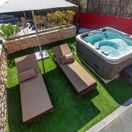 Paradise Residencial Aparthotel 4*
