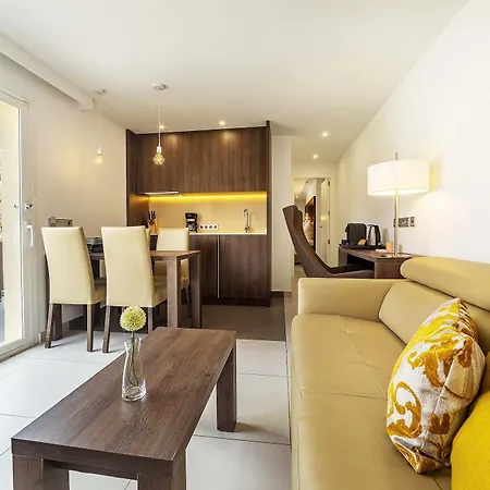 Paradise Residencial 4*